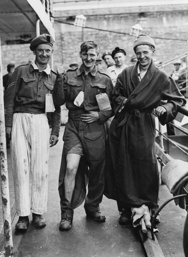 El cabo Curtis, el conductor Howell y el soldado Baron, convalecientes regresan del frente de Normandía.