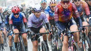 Las ciclistas del Laboral Kutxa, durante una carrera de la temporada 2023.