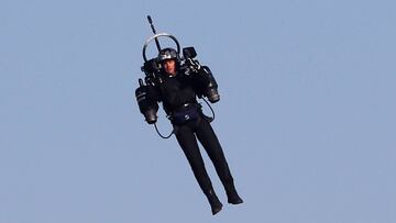 (FILES) In this file photo taken on April 21, 2018 &quot;Jetpack Man&quot; flies during the 2018 Red Bull Air Race World Championships in Cannes. - The Federal Bureau of Investigation said September 1, 2020 it had launched a probe after pilots landing at 
