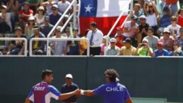 Hans Podlipnik y Gonzalo Lama celebran el definitivo punto ante Perú.