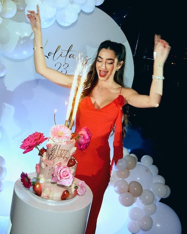 El fiestón de cumpleaños de Lola Lolita: invitados VIP y una tarta única de flores