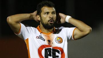 F&uacute;tbol, Cobresal v Corinthians.
 Copa Libertadores de Am&eacute;rica 2016.
 El jugador de Cobresal Pablo Gonzalez, se lamenta luego de perder una oportunidad de gol contra Corinthians durante el partido de Copa Libertadores por el grupo 8 en el estadio El Cobre.
 El Salvador, Chile.
 17/02/2016
 Andres Pi&ntilde;a/Photosport************
 
 Football, Cobresal v Corinthians.
 Copa Libertadores Championship 2016.
 Cobresal&#039;s player Pablo Gonzalez, reacts after wasting a chance of goal against Corinthians during the Copa Libertadores Championship football match at the El Cobre stadium in El Salvador, Chile.
 17/02/2016
 Andres Pi&ntilde;na/Photosport*