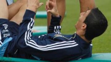 Di María, con un golpe en el empeine del pie derecho