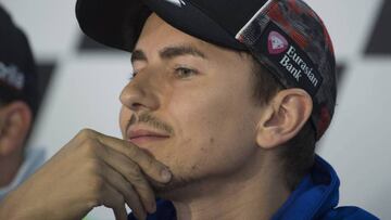 Lorenzo: "La situación es difícil, Márquez está por delante"