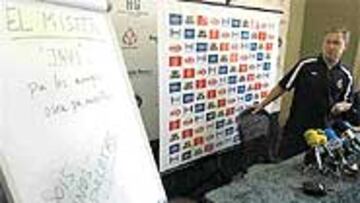 <b>ILUSIONADO Y DISTENTIDO</B>. Javier Clemente apuesta fuerte por el grupo que se llevó a Peralada, donde se vive un ambiente de cordialidad.