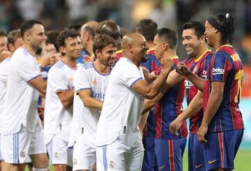 En un encuentro amistoso, los Veteranos del Real Madrid derrotan a los de Barcelona en el estadio Blommfield de Tel Aviv, en Israel. El gran protagonista es Munitis que, junto con Rubén de la Red, le dan la vuelta al marcador para acabar ganando 3-2. 