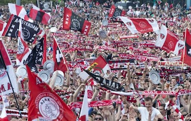 2,000 Ajax fans set to descend on Leyton Orient after UEFA ban