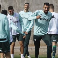 Fekir y Borja Iglesias entran
en una lista sin Víctor Ruiz