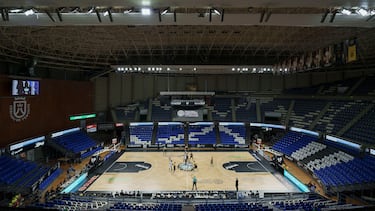 Partido de la segunda jornada de la Liga de Campeones de baloncesto entre La Laguna Tenerifey Bnei Penlink Herzliya, que se disputa este martes en el Pabellón Santiago Martín de La Laguna, en Tenerife, a puerta cerrada.