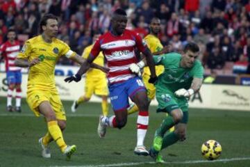 21/12/14 PARTIDO PRIMERA DIVISION
Granada - Getafe
Alexis (FC Getafe), Jhon Cordoba (Granada CF) y Guaita (FC Getafe)