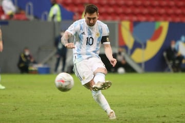 Lionel Messi in action for Argentina in the semi-final against Colombia.