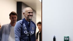 El nuevo show de Luis Enrique: le preguntan por el Balón de Oro y... ¡se pone a cantar!