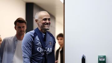 El nuevo show de Luis Enrique: le preguntan por el Balón de Oro y... ¡se pone a cantar!