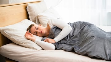 El truco para dormir a pierna suelta en verano: absorbe el calor y es refrescante. Lo puedes encontrar en Amazon.