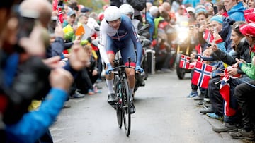 Chris Froome realiza la subida al Mount Floyen durante la crono individual de los Mundiales de Bergen