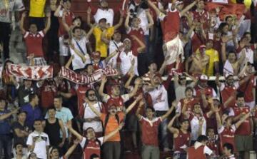 Colombia's Independiente Santa Fe supporters cheer for their team during their Copa Sudamericana 2015 final first leg football match against Argentina's Huracan at Tomas Duco stadium in Buenos Aires, Argentina, on December 2, 2015. AFP PHOTO / JUAN MABROMATA