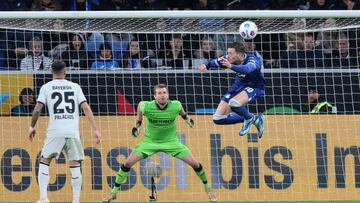 Hoffenheim's Dutch forward #10 Wout Weghorst (R) heads for the ball during the German first division Bundesliga football match between TSG 1899 Hoffenheim and Bayer Leverkusen in Sinsheim, southwestern Germany on November 4, 2023. (Photo by Daniel ROLAND / AFP) / DFL REGULATIONS PROHIBIT ANY USE OF PHOTOGRAPHS AS IMAGE SEQUENCES AND/OR QUASI-VIDEO