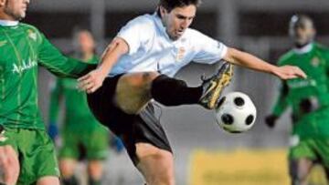 <b>ESFUERZO. </b>Los futbolistas pueden acusar el partido del miércoles.