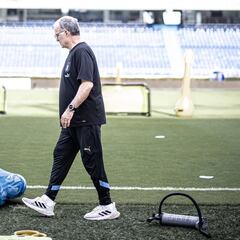 Bielsa cambia de extremos para enfrentar a Colombia