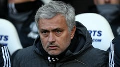 Mourinho: Manchester United will sign a midfielder