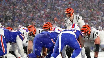 ORCHARD PARK, NEW YORK - JANUARY 22: Joe Burrow #9 of the Cincinnati Bengals calls a play against the Buffalo Bills during the third quarter in the AFC Divisional Playoff game at Highmark Stadium on January 22, 2023 in Orchard Park, New York.   Bryan M. Bennett/Getty Images/AFP (Photo by Bryan M. Bennett / GETTY IMAGES NORTH AMERICA / Getty Images via AFP)