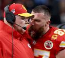 El momento en el que Travis Kelce empuja a Andy Reid