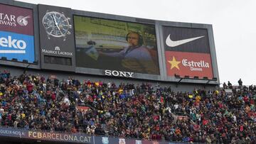 Barcelona pay tribute to the late stadium announcer Manel Vich