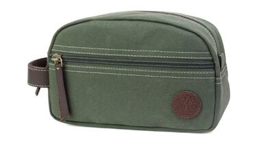 Impermeables y resistentes: los neceseres de viaje para hombre más valorados