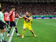 Diego Campillo of Guadalajara and Henry Martin of America during the 6th round match between Guadalajara and America as part of the Liga BBVA MX, Torneo Clausura 2026 at Akron Stadium, on February 14, 2026 in Guadalajara, Jalisco, Mexico.