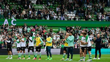 Aplauso de los jugadores del Racing.