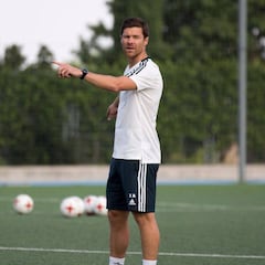 Xabi Alonso deja el Madrid y entrenará en Zubieta