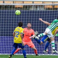 Juanmi destroza la muralla