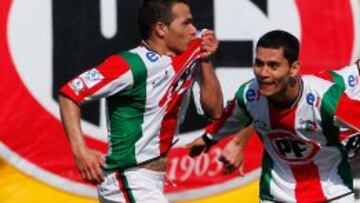 Futbol, Palestino vs Rangers.
7¼ Fecha, Campeonato de Clausura 2012.
El jugador de Palestino Roberto Avalos, izquierda, celebra su gol contra Rangers durante el partido de primera division jugado en el estadio Municipal de la Cisterna.
18/08/2012.
Santiago, Chile.
Marcelo Hernandez/Photosport****************