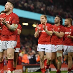Gales se aferra a la épica y arrebata el liderato a Inglaterra