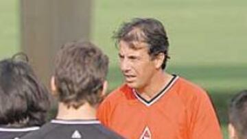 El técnico no está contento con el rendimiento de los suyos.