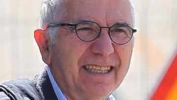 <b>TIEMPOS DE REFLEXIÓN. </b>Ramon Condal, ante una señalización de obras, en la Ciudad Deportiva.