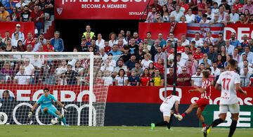 Marcos Llorente marca el 0-1 al Sevilla. 
 