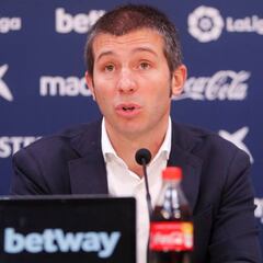 Celades: "Estamos centrados en el Levante, no en el Ajax"