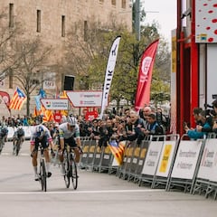 Roglic le devuelve el golpe a Ayuso en Montserrat y es nuevo líder