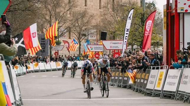 Roglic le devuelve el golpe a Ayuso en Montserrat y es nuevo líder