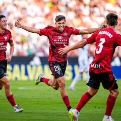 El Mirandés incendia el Belmonte