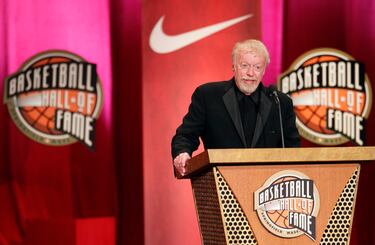 Nike founder Knight makes a call on possible Portland Trail Blazers purchase