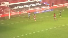 En Inglaterra hablan de un escándalo: le marcan en el 87' y hace esto con su rival