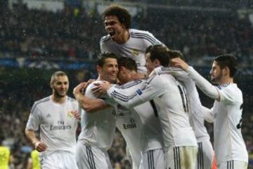 Los jugadores celebran el 3-0 de Cristiano Ronaldo.