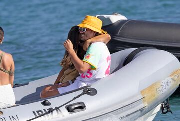 Antoine Griezmann y Erika Choperena, de vacaciones en Ibiza.