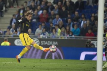 Griezmann volleys past Diego López. 0-1. Min.72