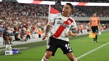 River Plate's Colombian midfielder #10 Juan Fernando Quintero celebrates scoring his team's first goal during the Argentine Professional Football League 2026 Apertura Tournament match between River Plate and Gimnasia y Esgrima La Plata at the Mas Monumental Stadium in Buenos Aires on January 28, 2026. (Photo by Luis ROBAYO / AFP)