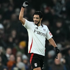 Raúl Jiménez al acecho de Alexis Sánchez y Luis Suárez