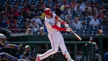 Washington (United States), 15/05/2023.- Washington Nationals designated hitter Joey Meneses drives in a run with a double in the first inning of the Major League Baseball game between the New York Mets and Washington Nationals at Nationals Park in Washington, DC, USA, 15 May 2023. (Estados Unidos, Nueva York) EFE/EPA/MICHAEL REYNOLDS
