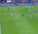 ¿Qué delantero centro en el mundo la coge en su campo y hace esto? Descomunal Lukaku